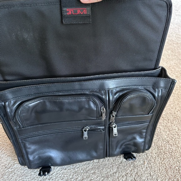 Tumi black leather briefcase - Picture 4 of 9